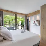 Moderne A Avec Terrasse Et Parking - Fr-1-562-75