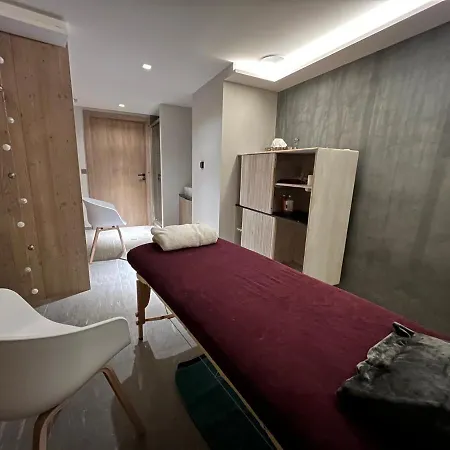 Moderne à Avec Terrasse Et Parking - Fr-1-562-75 Appartement Courchevel