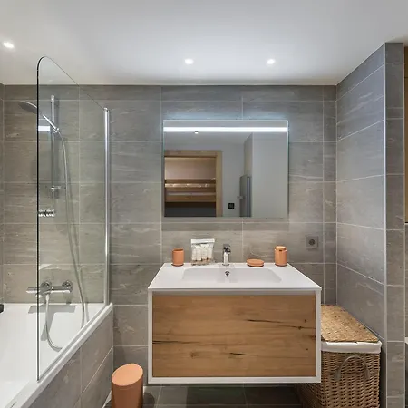 Moderne A Avec Terrasse Et Parking - Fr-1-562-75 Daire Courchevel